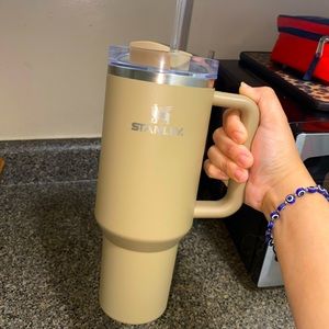 Beige Stanley 40 Oz H2.O tumbler cup 💕